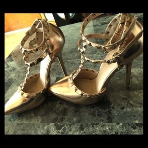 Akira sexy bronze heels size 7